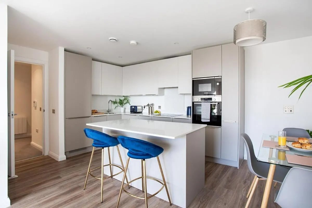 Stylish 2-Bed Penthouse Sleeps 6 Central Location Belfast United Kingdom