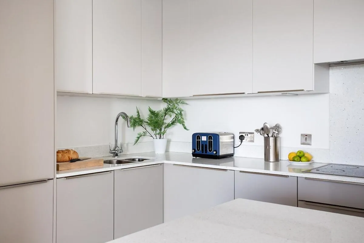 Apartment Stylish 2-Bed Penthouse Sleeps 6 Central Location Belfast
