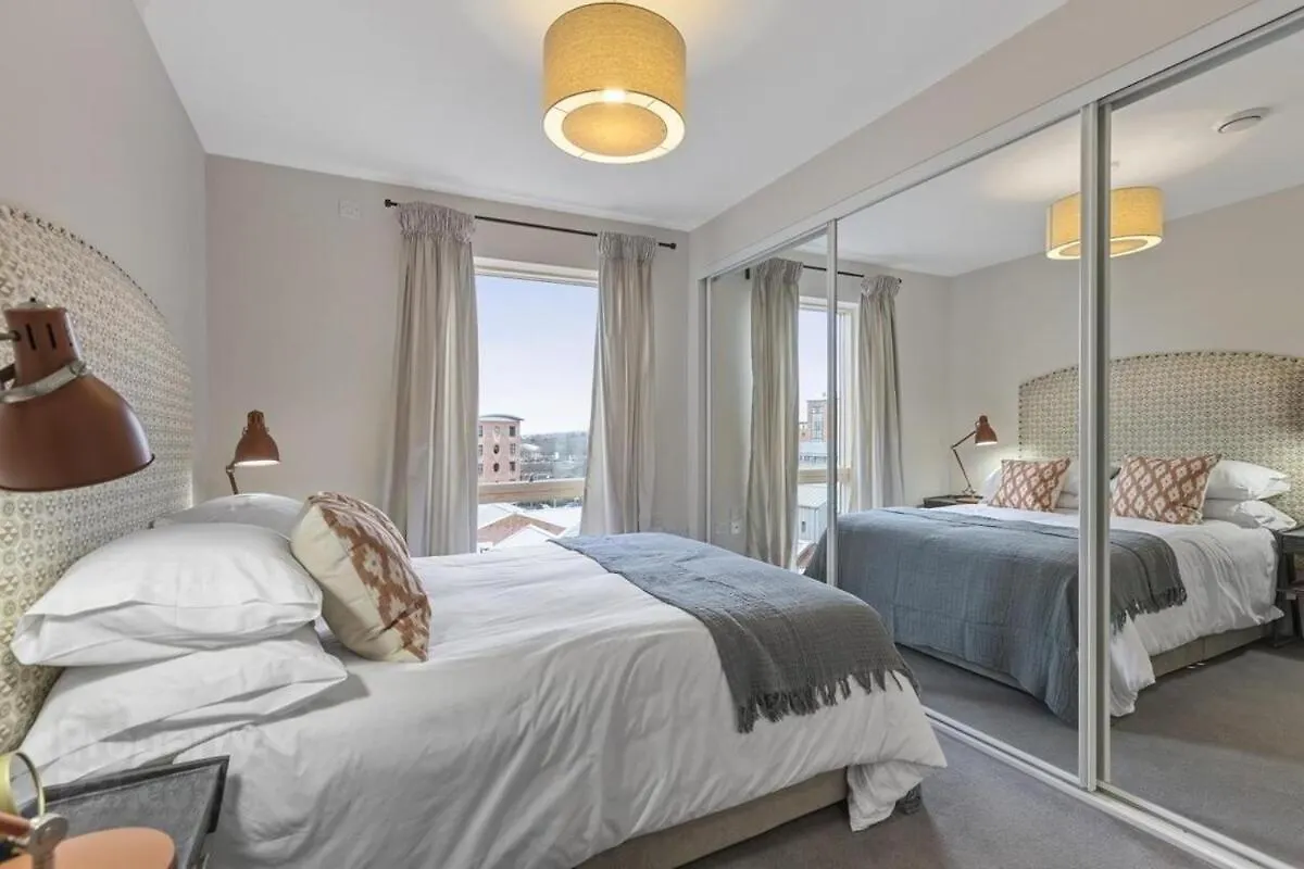 Apartment Stylish 2-Bed Penthouse Sleeps 6 Central Location Belfast United Kingdom