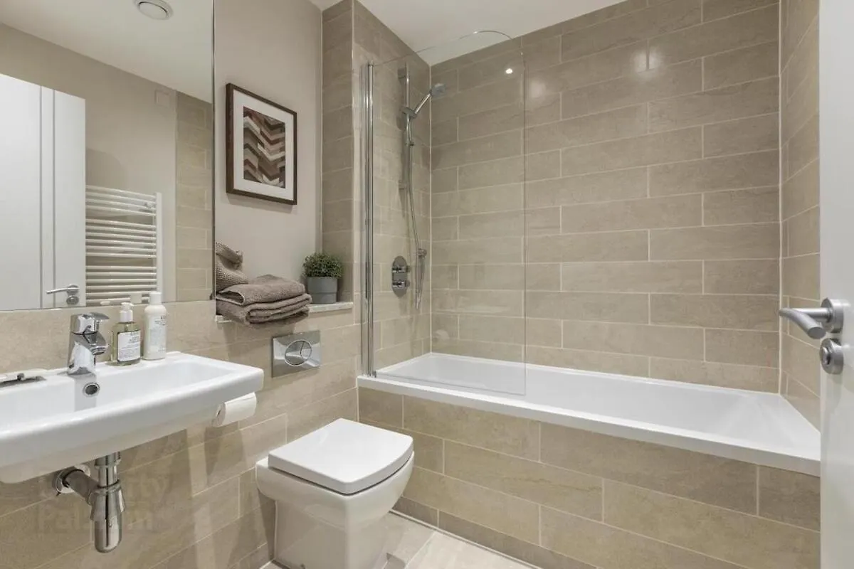 Apartment Stylish 2-Bed Penthouse Sleeps 6 Central Location Belfast