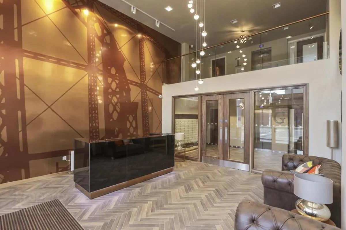 Stylish 2-Bed Penthouse Sleeps 6 Central Location Belfast